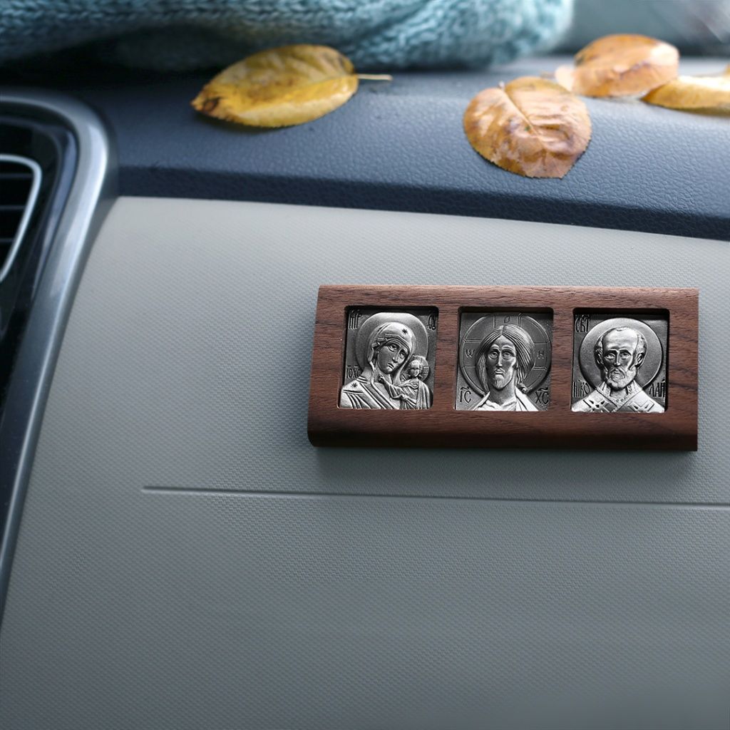 Автомобильная икона. Богородица, Спаситель, Николай Чудотворец.jpg Автомобильная икона. Богородица, Спаситель, Николай Чудотворец.jpg