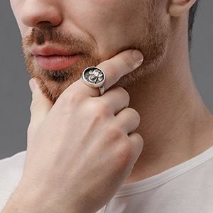 Перстень с Ангелом на модели 300.jpg